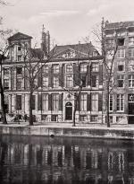 Amsterdam in Beeld. [From the library of Frederic Zelnik]